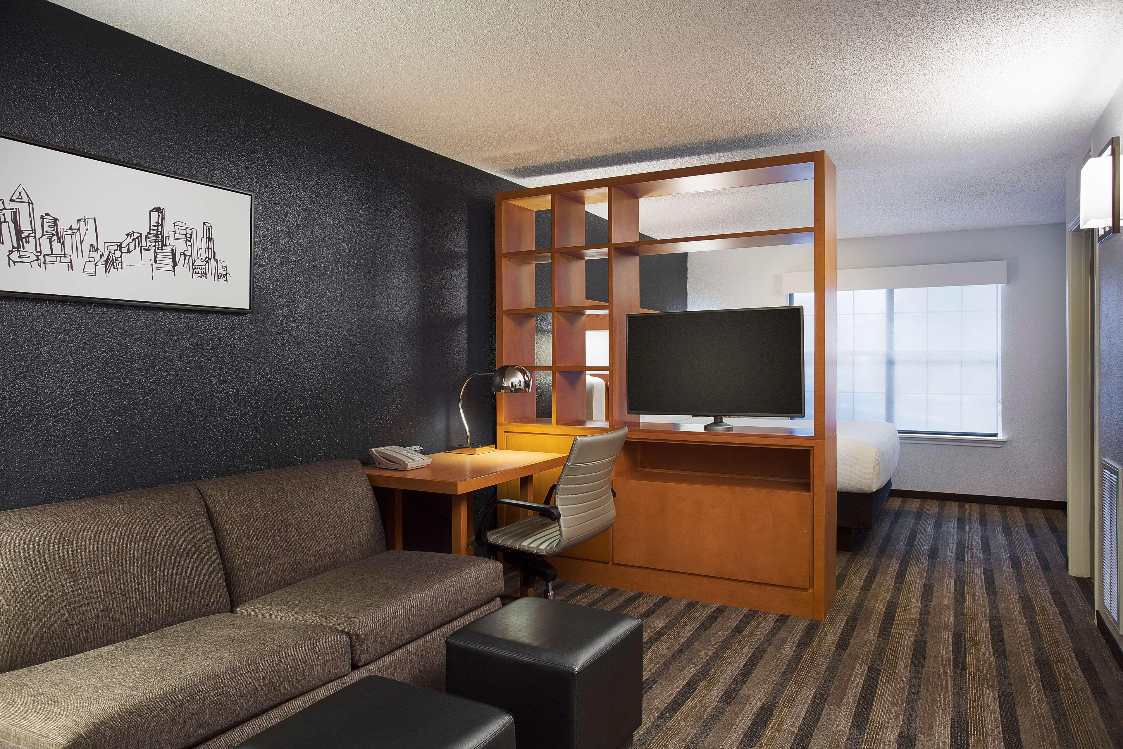HYATT house Austin/Arboretum 37/41