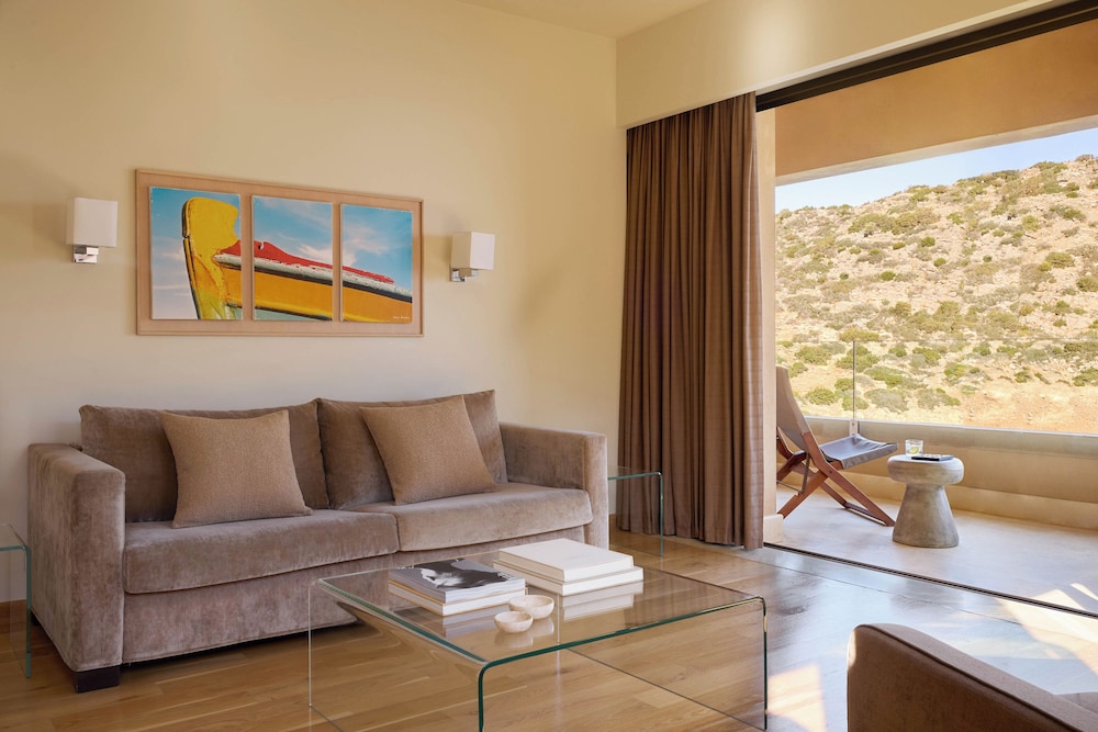Daios Cove 33/50