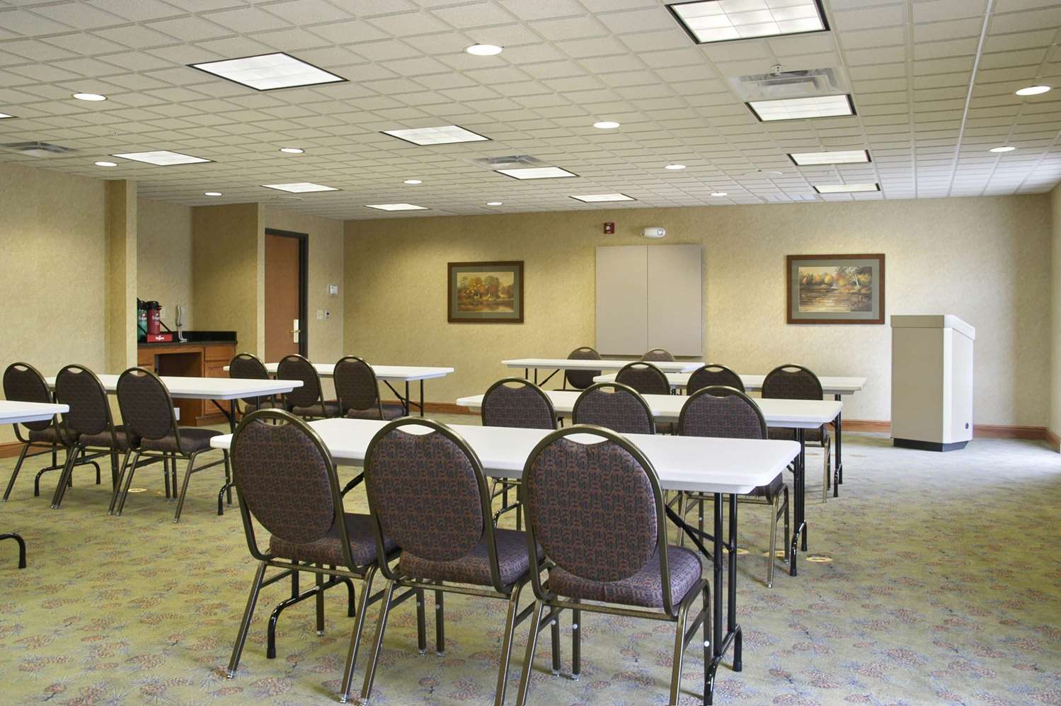 Wingate By Wyndham Bentonville Airport 33/42