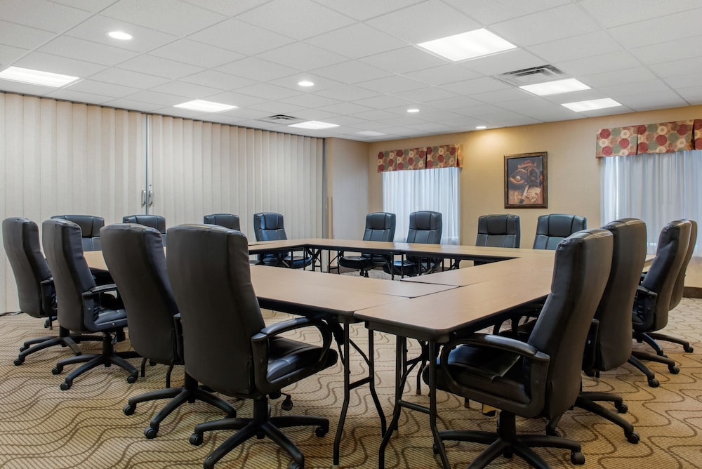 Comfort Suites Louisville Airport 32/35