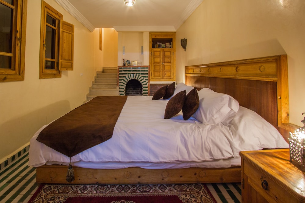 Riad XO Amira Victoria 6/50