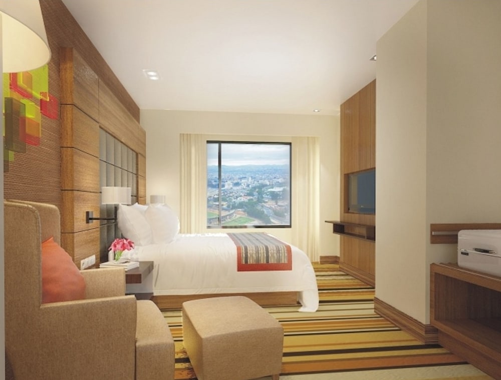 Holiday Inn Dhaka City Centre 33/48