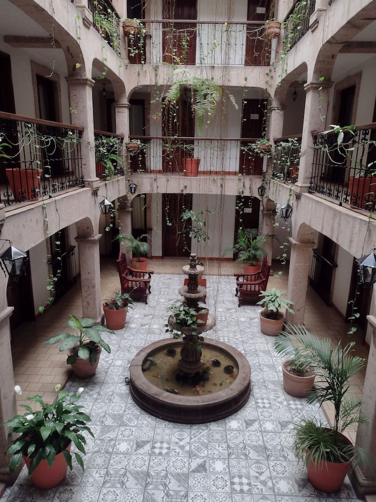 Hotel Don Quijote Plaza 8/58
