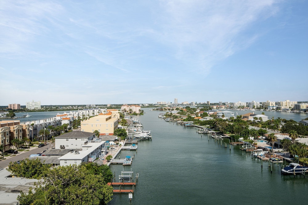 AC Hotel by Marriott Clearwater Beach 31/33