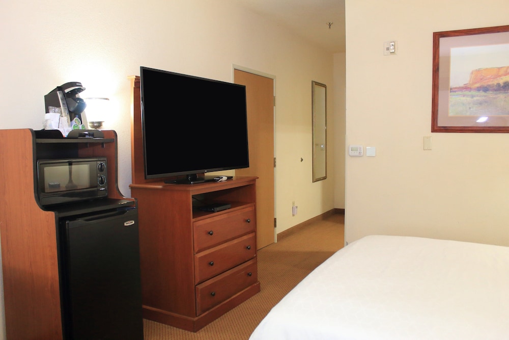 Holiday Inn Express Hotel And Suites Farmington Bloomfield 28/69