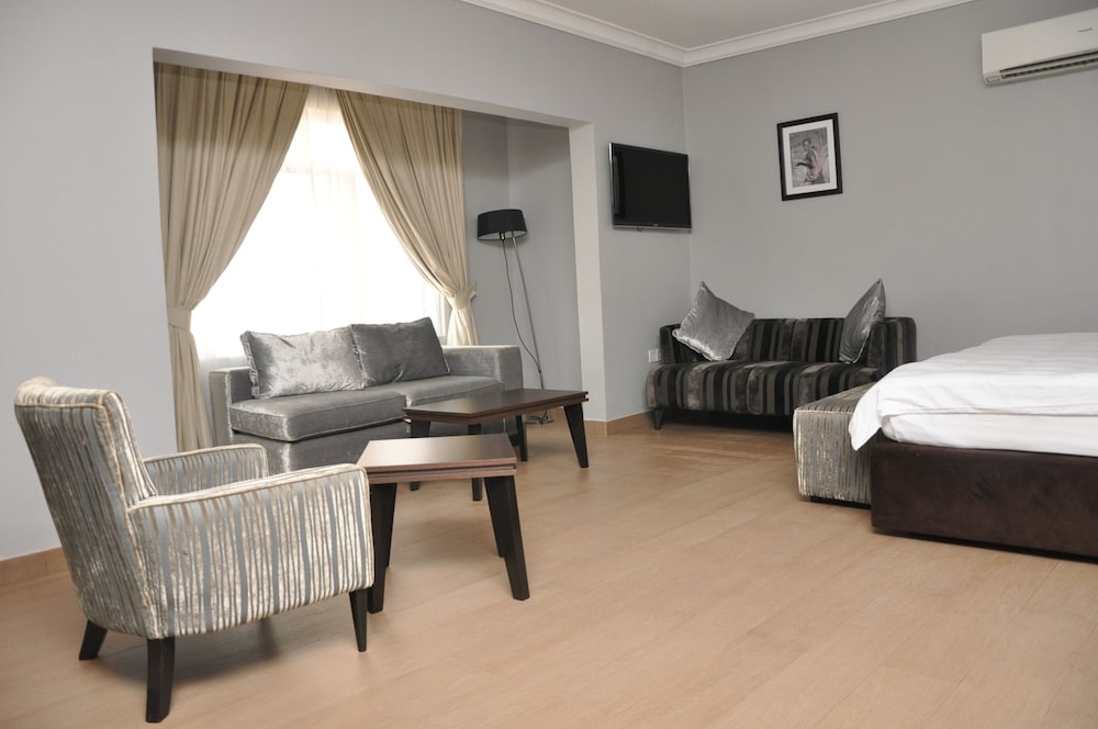 Tudor House Hotel 19/32