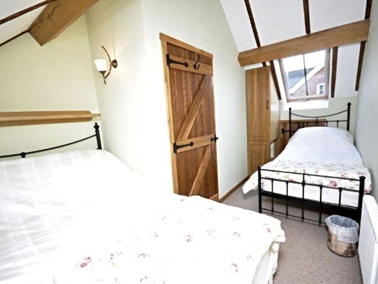 House, 1 Single and 2 Double Beds, Private Bathroom
