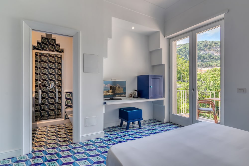Room, King Bed, Garden View