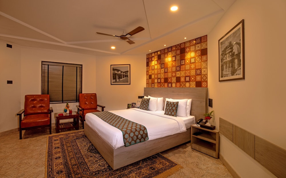 Cottage, Queen Bed, by the Sea