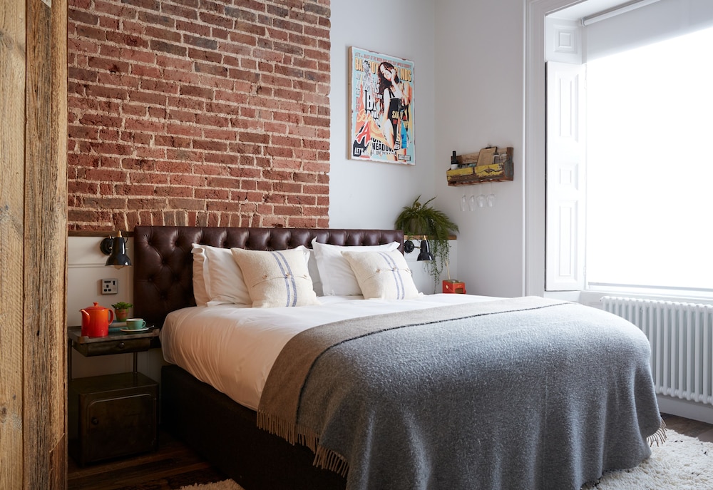 COMFORT, DOUBLE OR TWIN BED