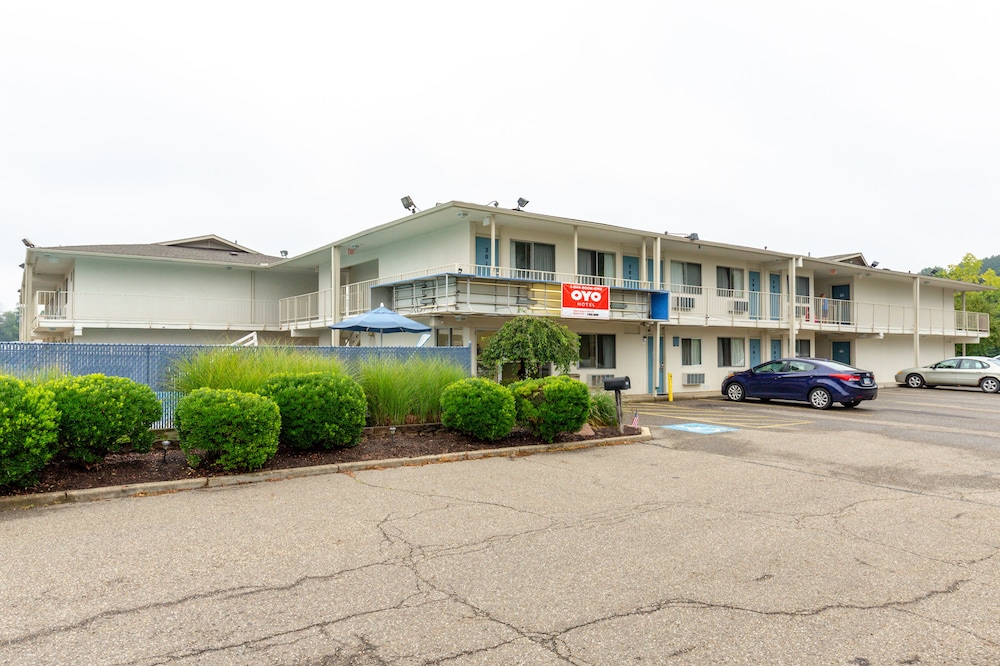 Days Inn by Wyndham New Philadelphia 5/36