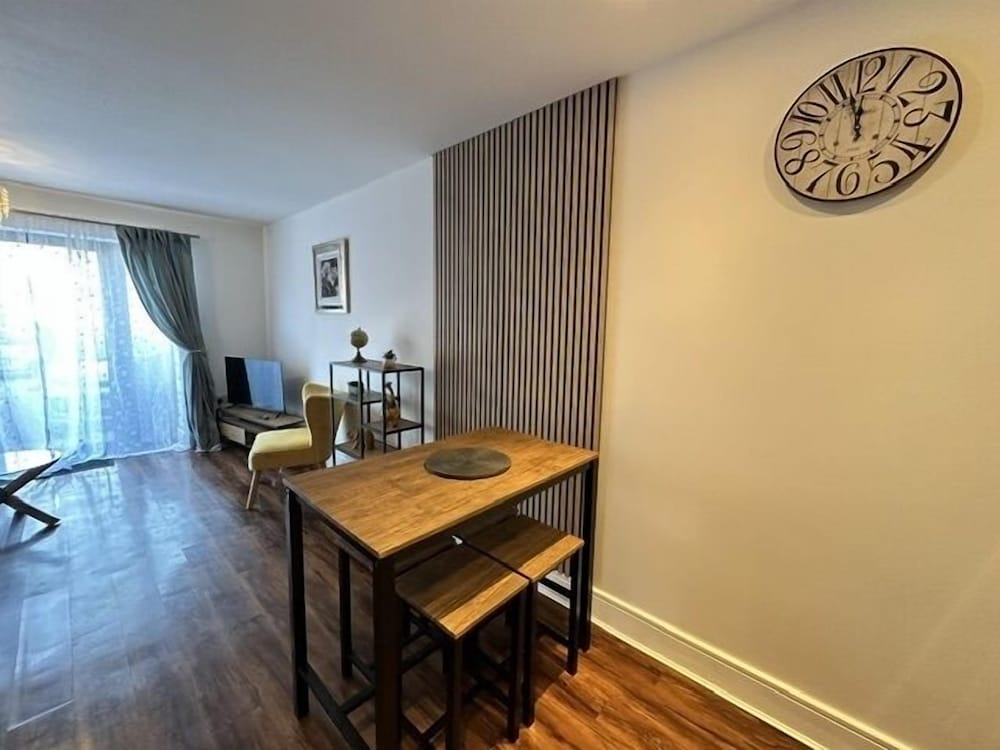 Grand Central Apartments 8/50