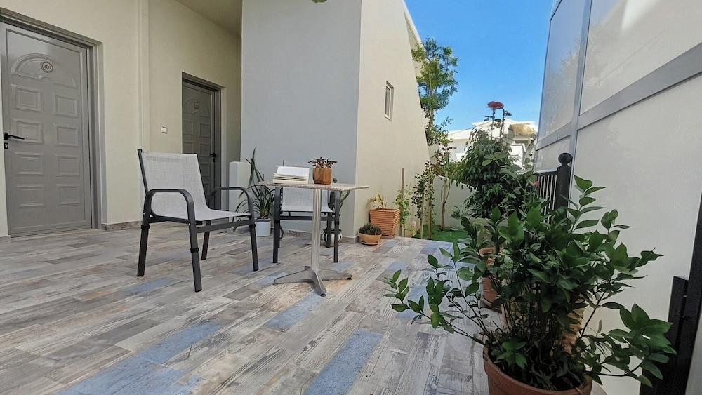 Avra Hotel 43/44