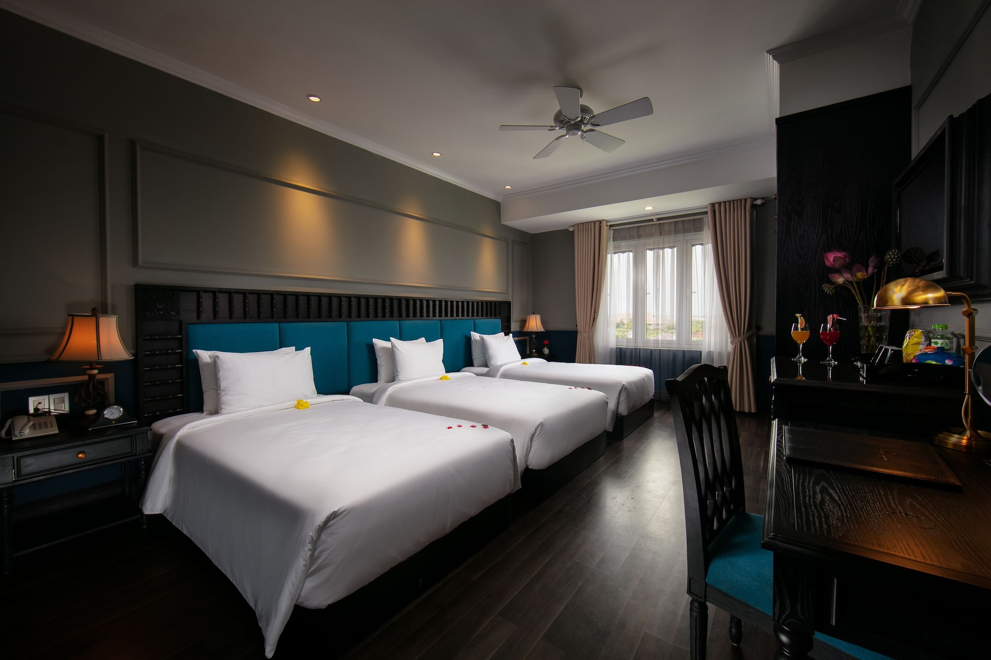 غرفة متصلة عائلية بسريرين منفصلين وسريرين كينج بإطلالة على المدينة بشرفة، Golden Holiday Hoi An Hotel 10/10