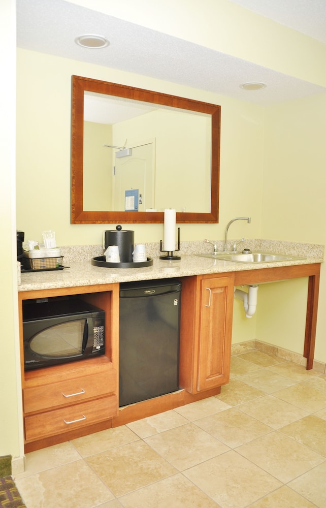 Hampton Inn Macomb 26/63
