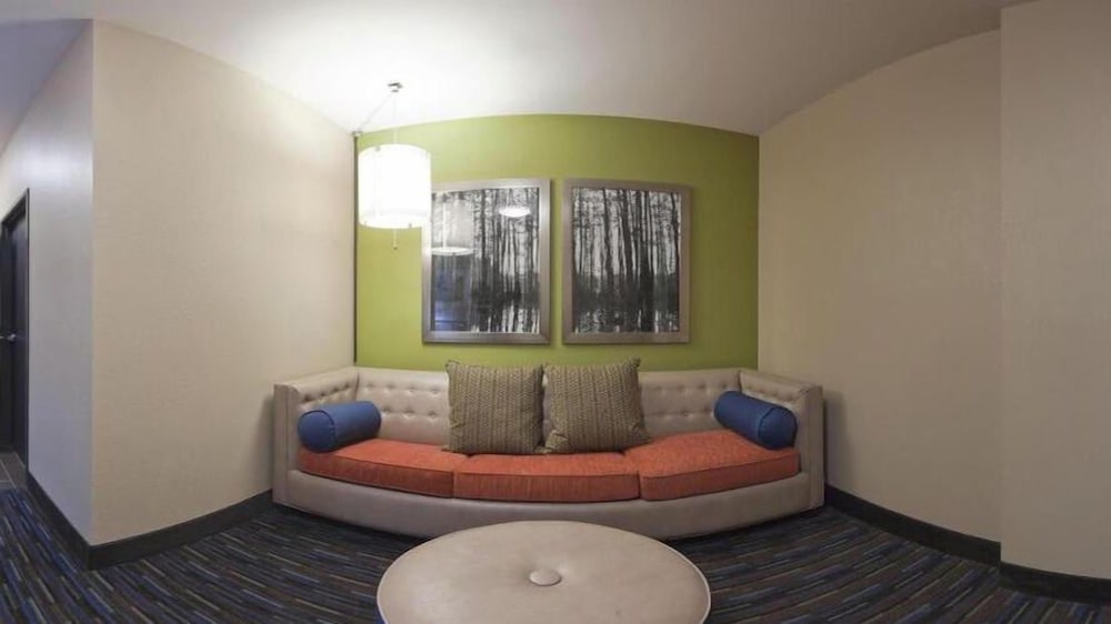 Holiday Inn Express Hotel Suites Fulton 33/51