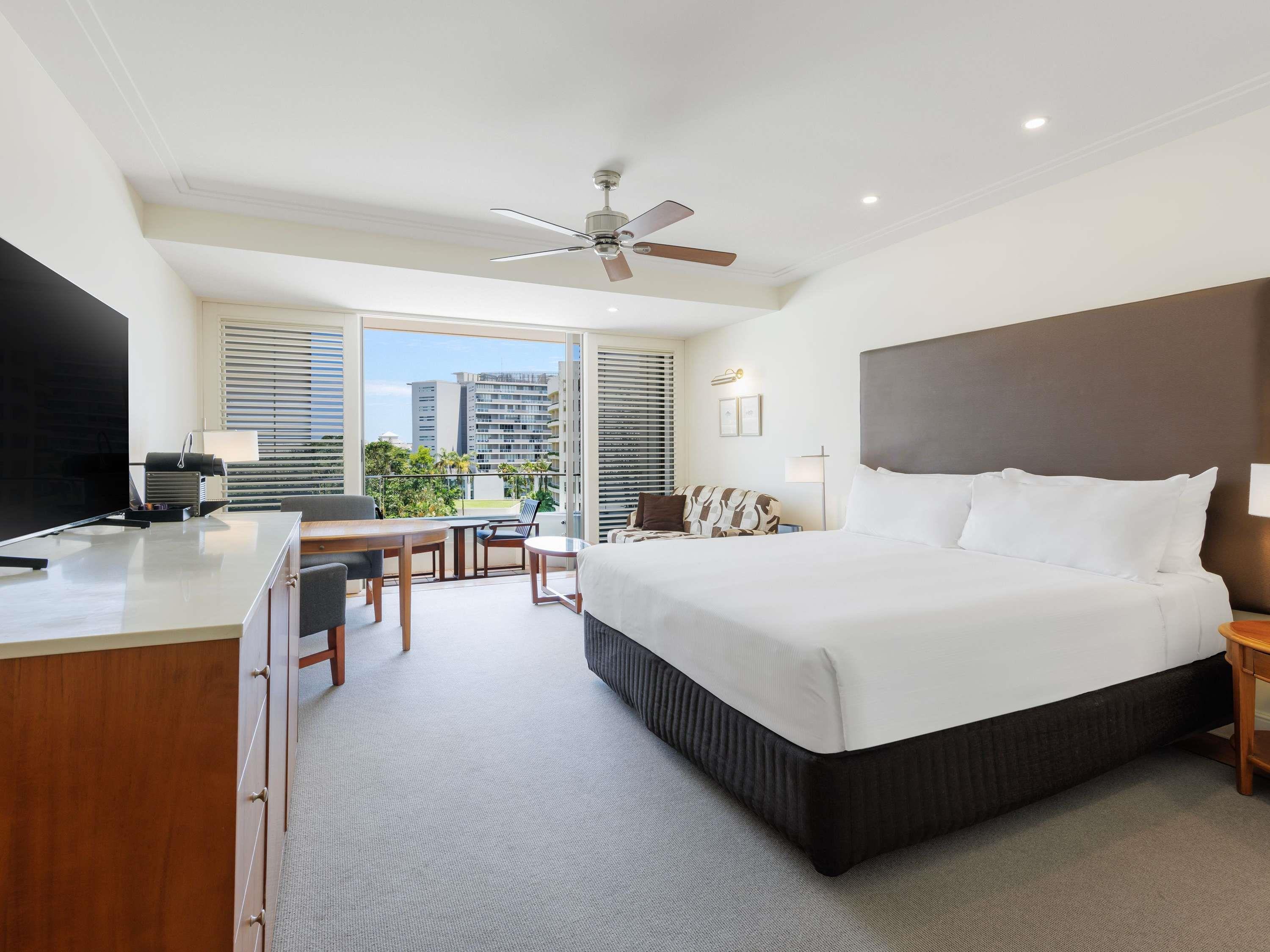 SPA, DELUXE, SINGLE, KING BED, PARK VIEW