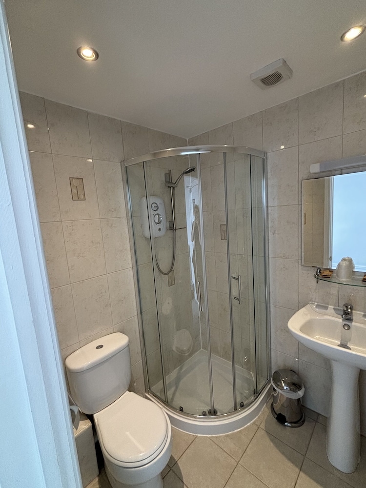 Solway Lodge Hotel 36/38
