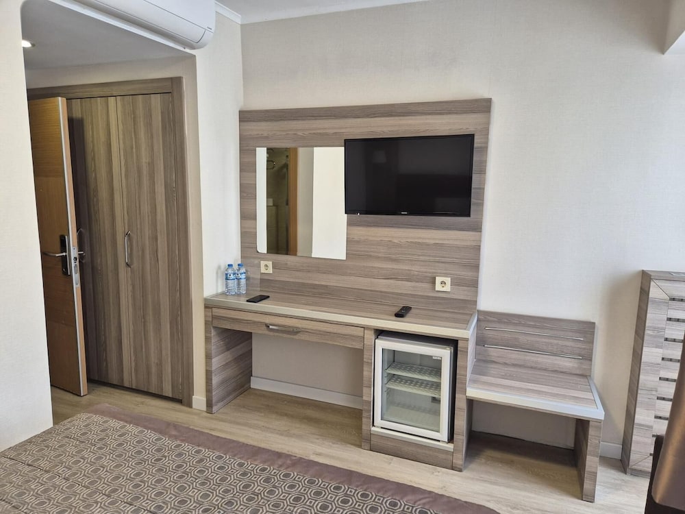 Pera Arya Hotel 59/71