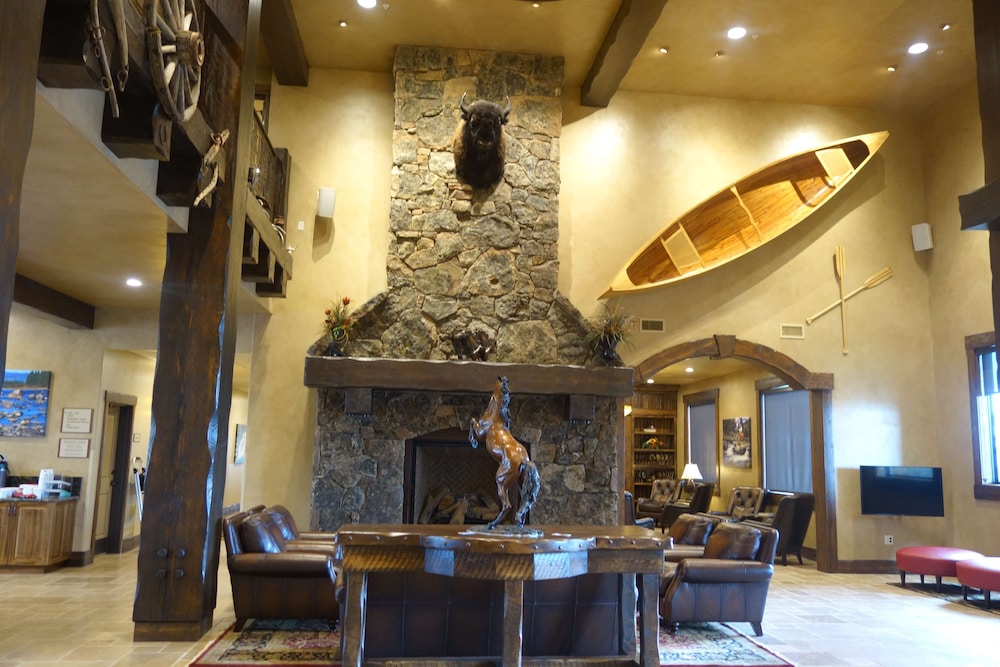 Glacier International Lodge 4/48