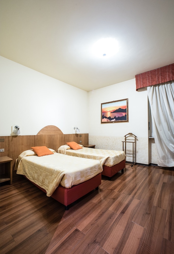 Hotel Europa 7/72