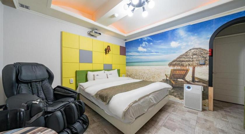 Luxury Motel 20/88