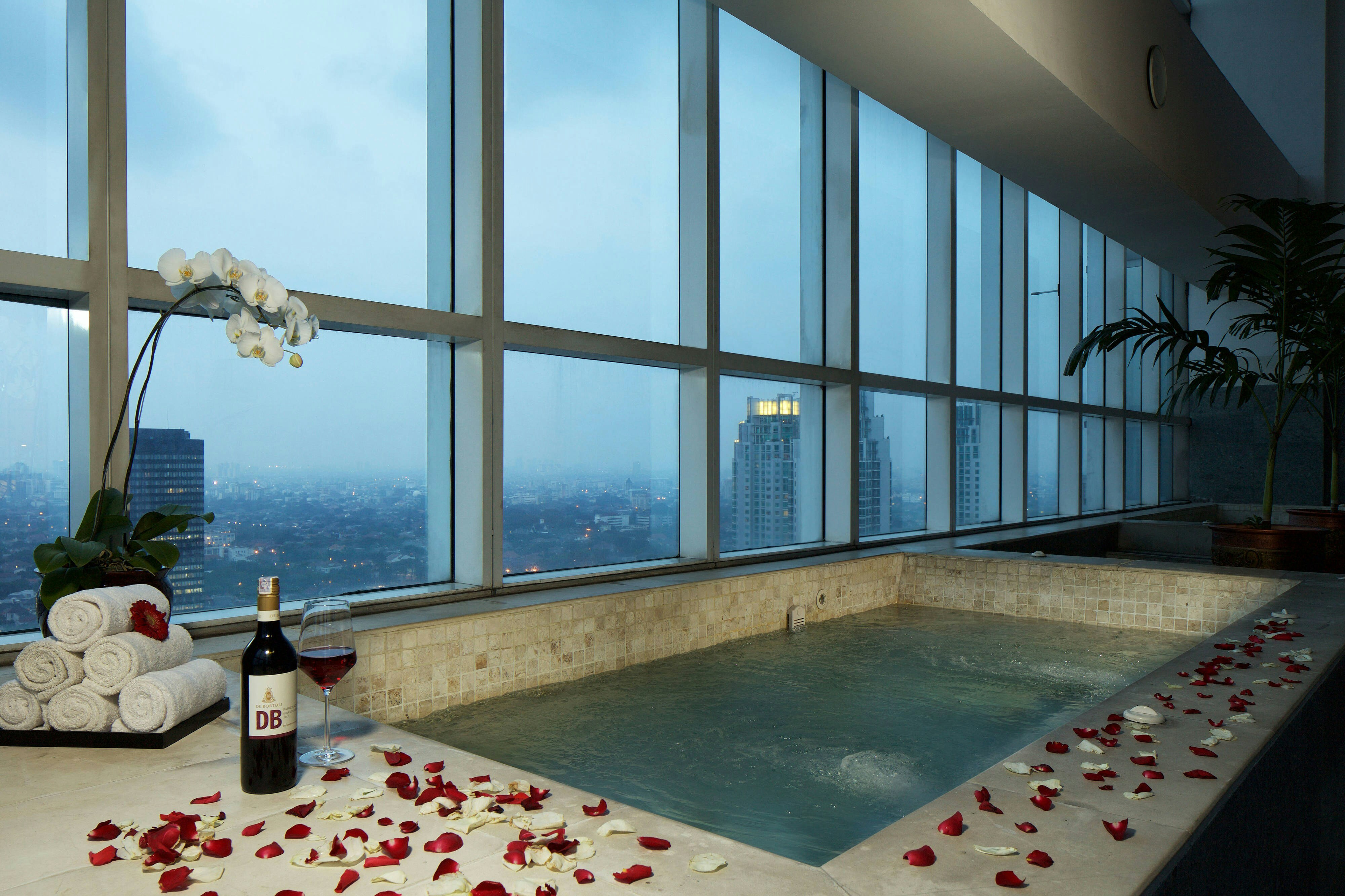 The Mayflower Jakarta Marriott Executive Apartments 6/9