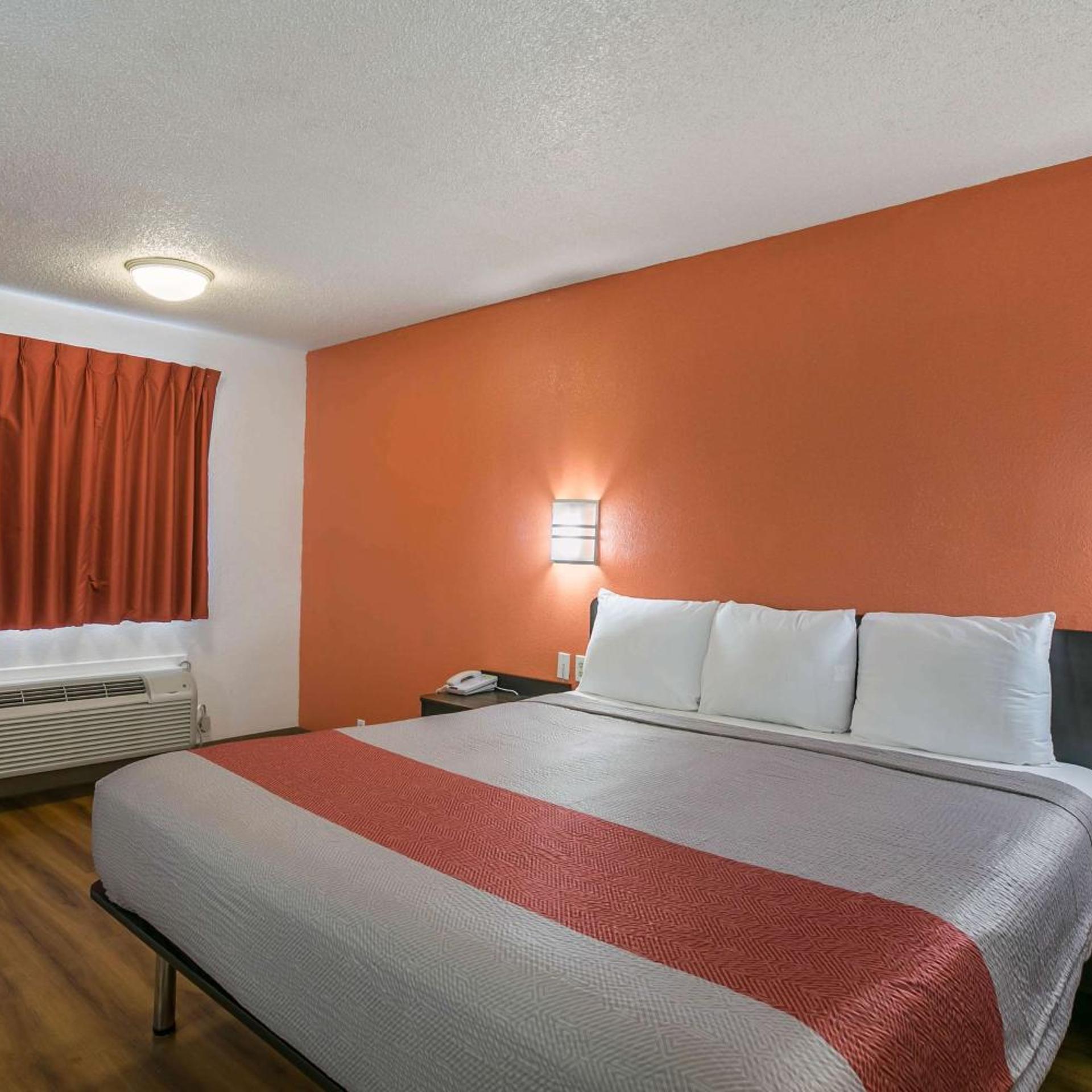 Deluxe, Queen Bed