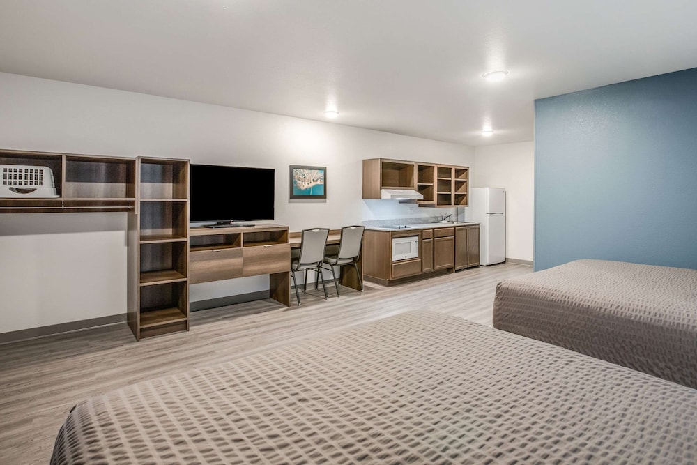 WoodSpring Suites Novi Farmington 21/47