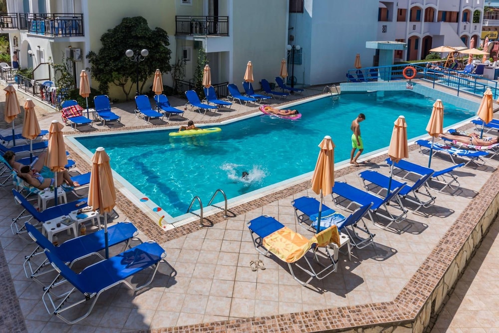 Vossos Hotel Apartments 37/41