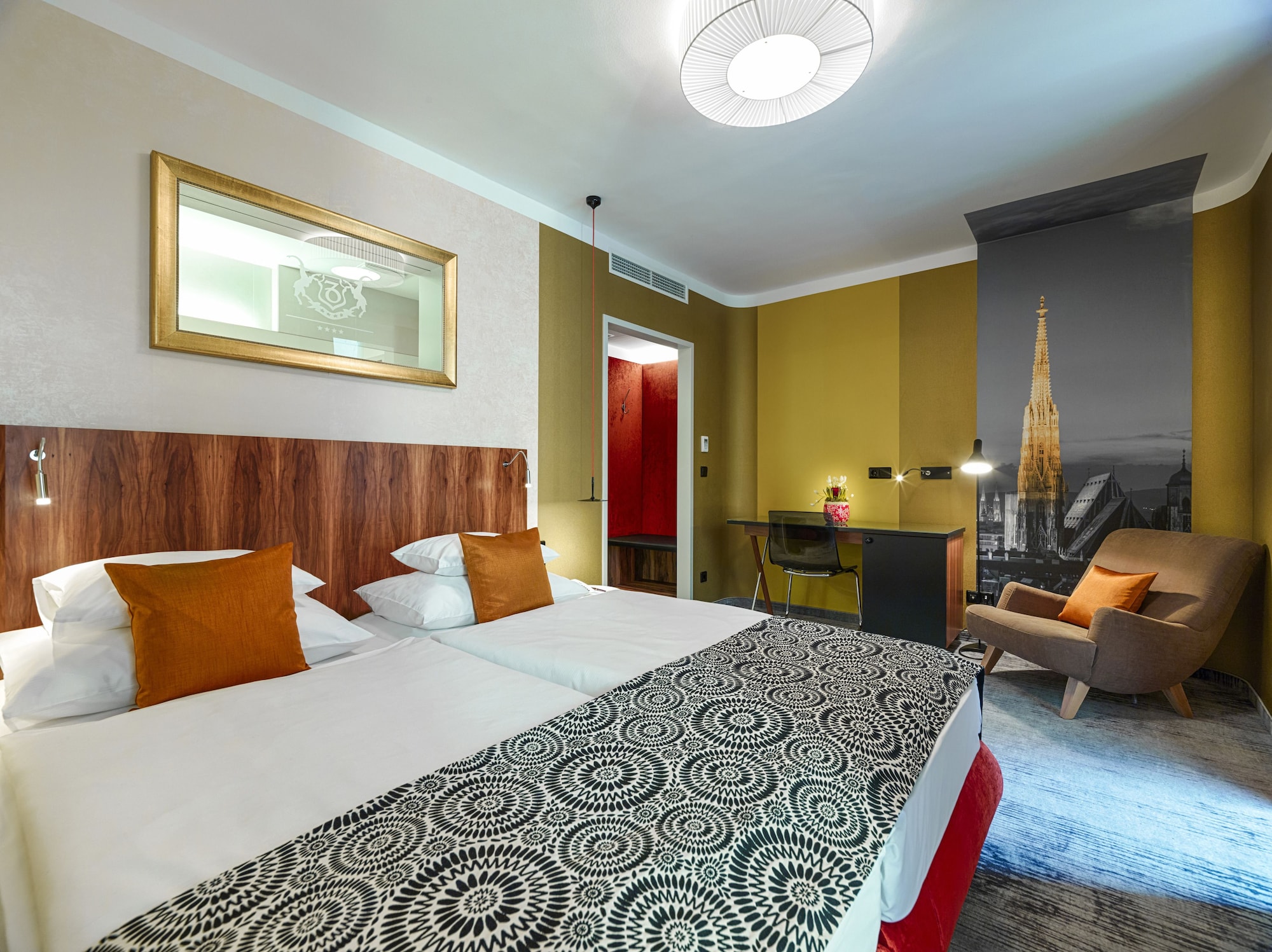 COMFORT, QUEEN BED, BALCONY