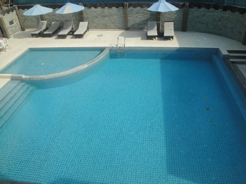 Sylvia Hotel Maumere 24/57