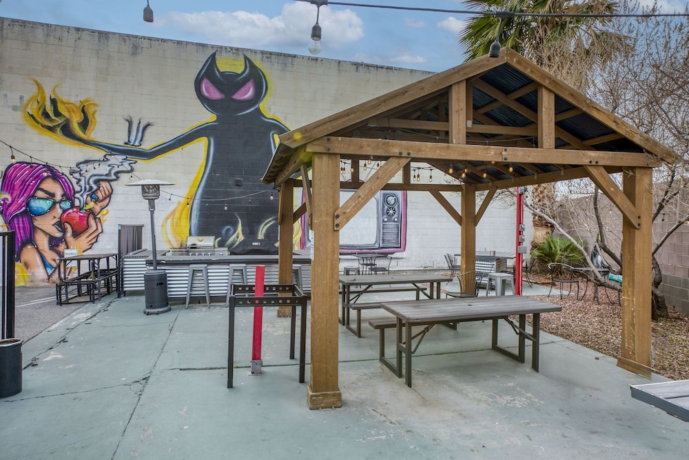 Sin City Hostel 41/50