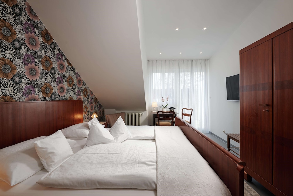 COMFORT, DOUBLE OR TWIN BED
