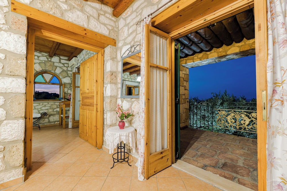 Joanna S Stone Villas 8/100