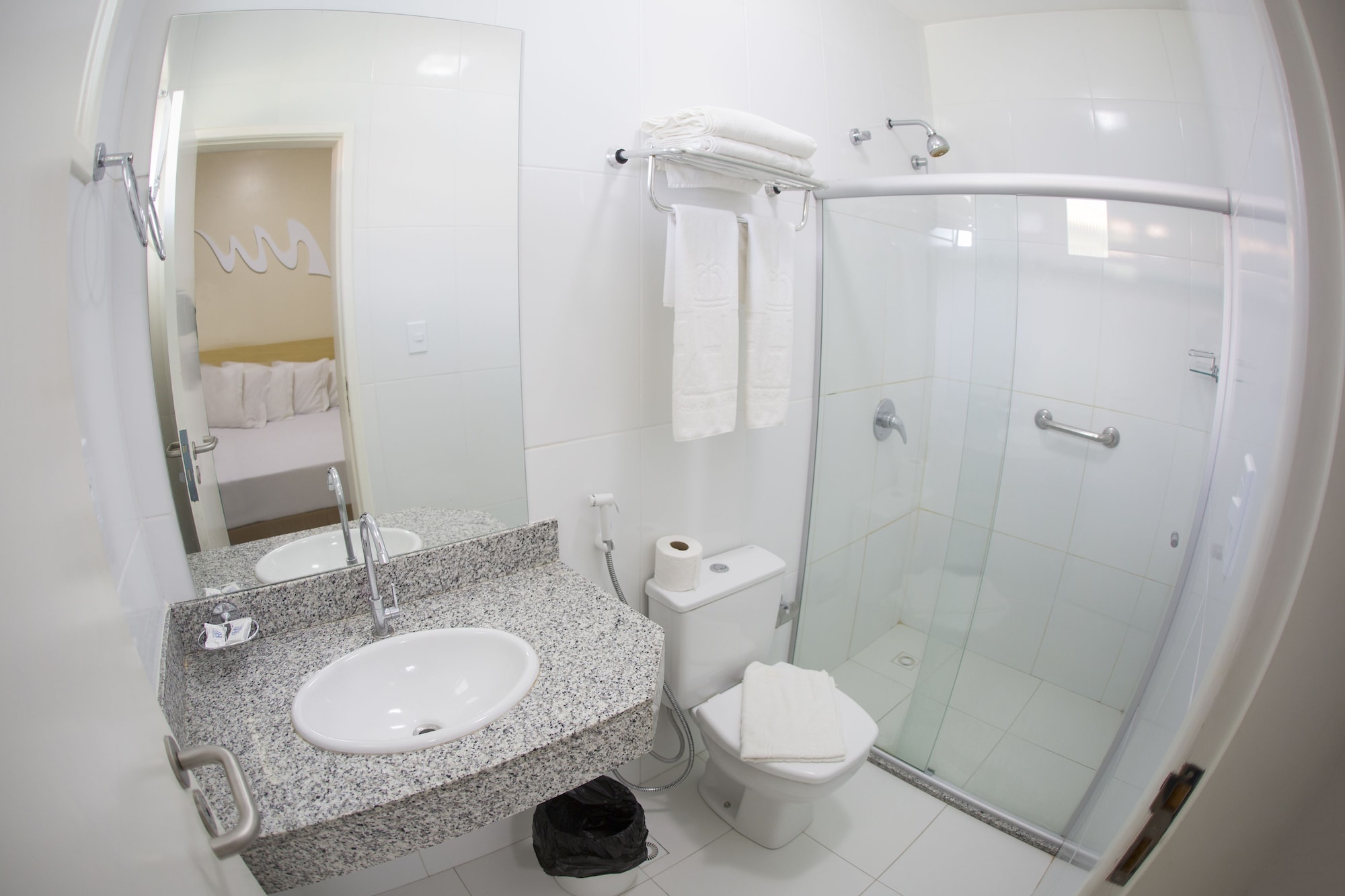ROOM, TWIN BEDS