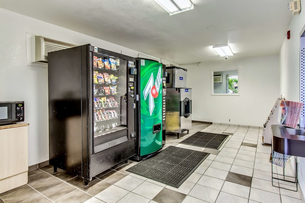 Motel6 Venice, FL 10/63