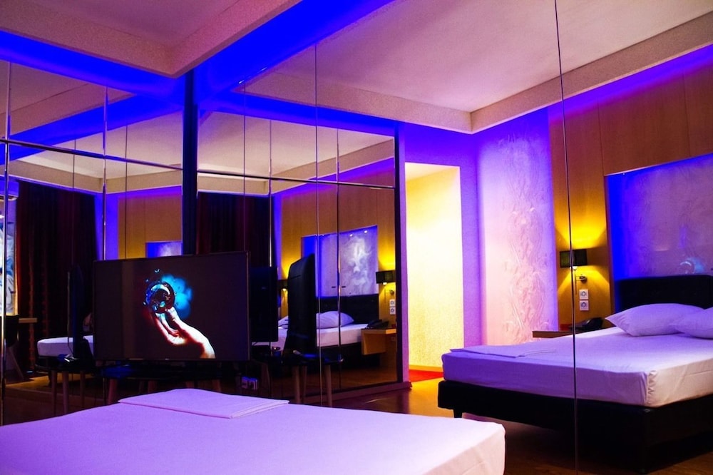 Olympic Hotel 6/23
