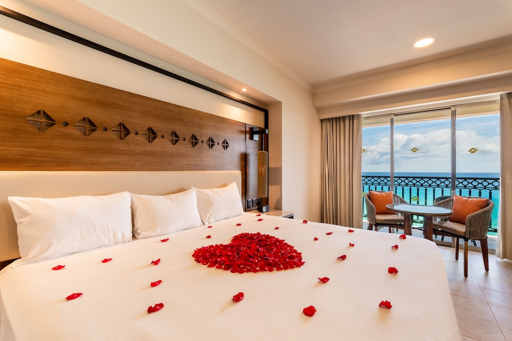 ROMANTIC, OCEAN VIEW, BALCONY