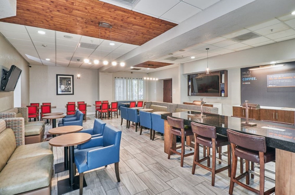 Holiday Inn Express Hotel Suites Clearwater Us 19 N 54/71