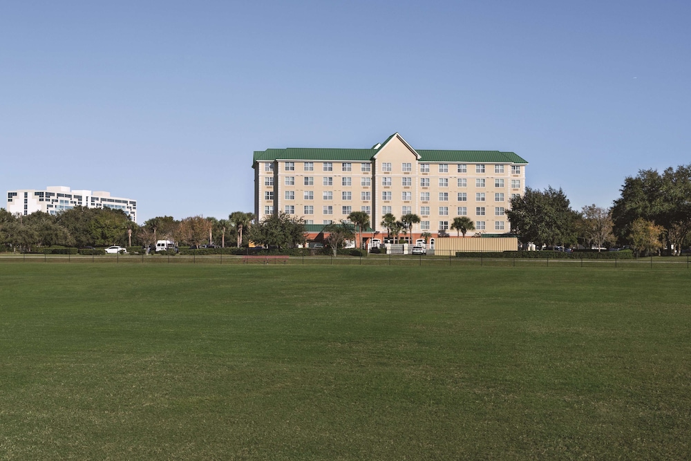 Country Inn Suites By Radisson Orlando Airport Fl 7/28
