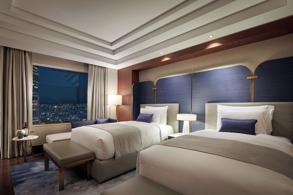 Deluxe, Suite, Twin Beds