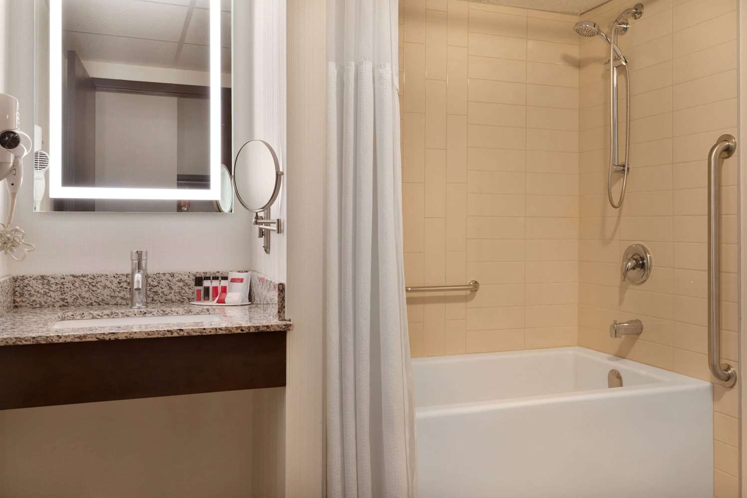 Ramada Plaza by Wyndham Regina Downtown 28/32