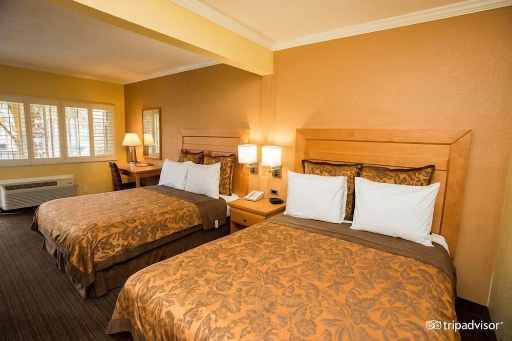 Anaheim Islander Inn And Suites 28/58