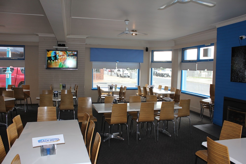 Beach Hotel 44/58