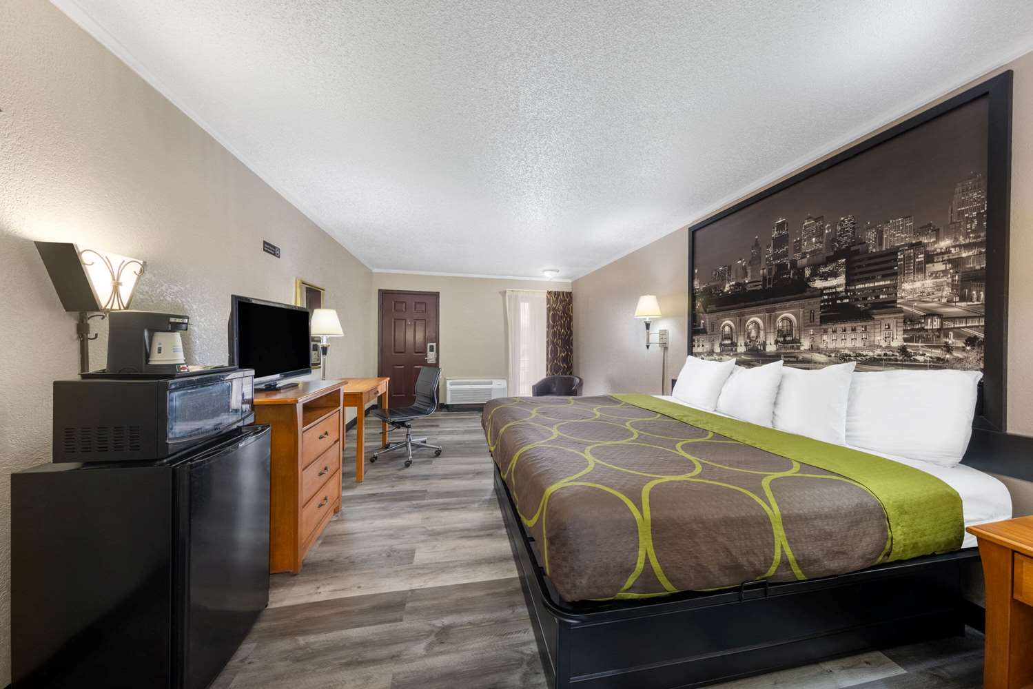 Super 8 By Wyndham Kansas City Airport 3/19