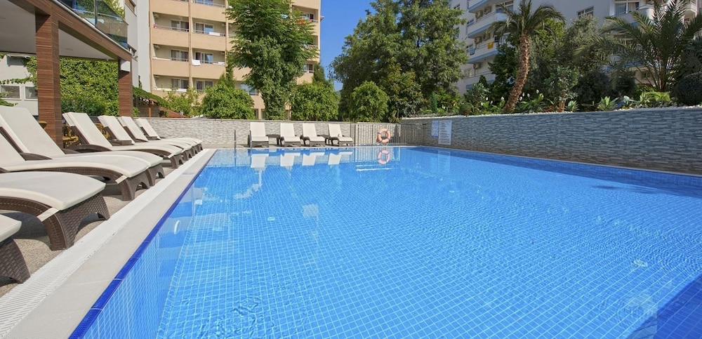 Kleopatra Life Hotel 40/43