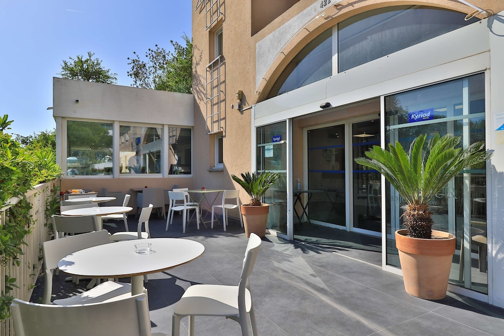 KYRIAD FREJUS CENTRE - SAINT RAPHAEL 52/74
