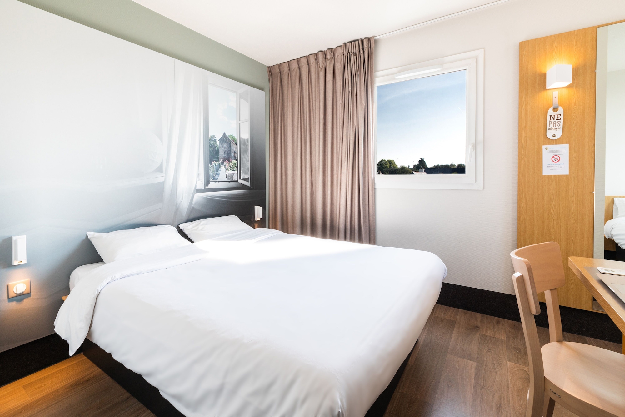 ROOM, DOUBLE BED