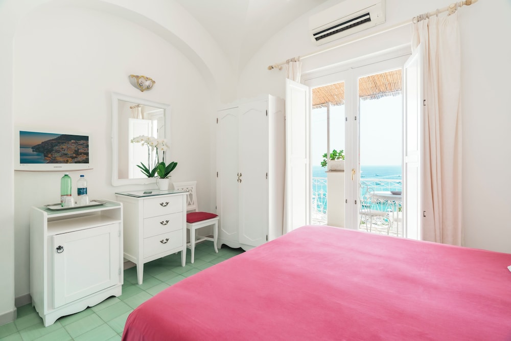 ROOM, DOUBLE BED, SEA VIEW